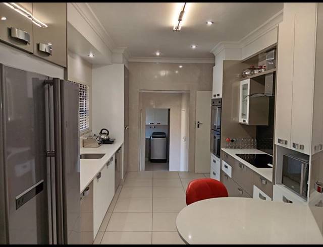 5 BEDROOM HOUSE FOR SALE IN SIGNAL HILL
